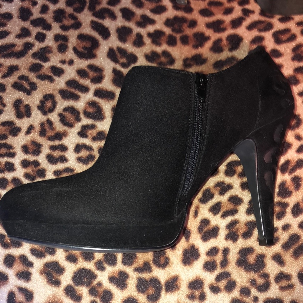 Black  heels - Picture 2 of 7